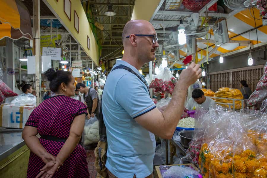 Bangkok: Markets, Temples and Food Night Tour by Tuk Tuk - Wat Prayoon at Night: UNESCO Temple Grounds Without the Day Rush
