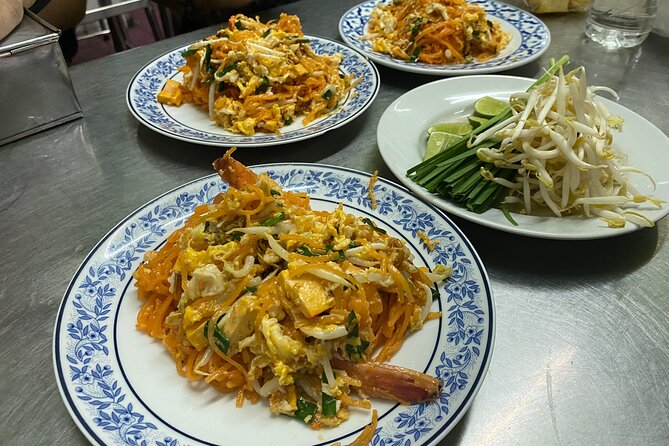 Bangkok: Michelin Street Eats by Tuk-Tuk Guided Food Tour - Pad Thai Fai Ta Lu on Dinso Rd: the Michelin moment that sets the tone