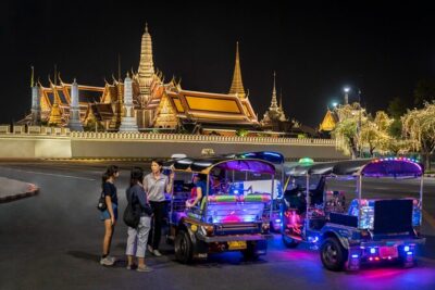 Bangkok: Michelin Street Eats by Tuk-Tuk Guided Food Tour - The Sao Ching Cha photo break: fun landmark, short attention span