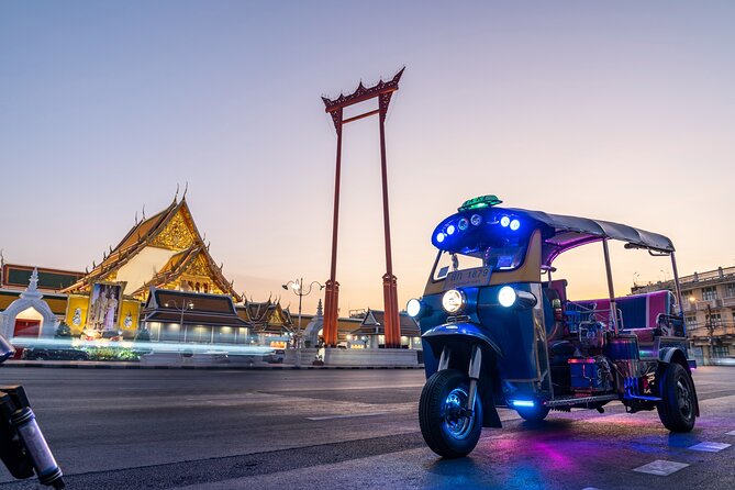 Bangkok: Michelin Street Eats by Tuk-Tuk Guided Food Tour - Saphan Khao Market: where street food becomes a guided scavenger hunt