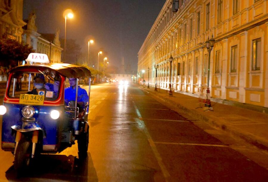 Bangkok: Midnight Food Tour by Tuk-Tuk - Chinatown nights: where the smells and crowds turn into a lesson