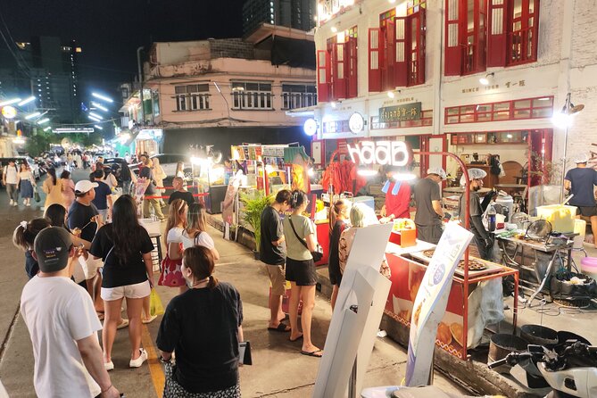 Bangkok Night Eats by Tuk Tuk - Hotel-pickup & Dinner - Banthat Thong Road night market: how the evening shifts gears