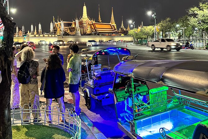 Bangkok Night Tour: Food, Temple & Tuk Tuk - Neon Bangkok in 4 Hours: Who This Tuk-Tuk Night Tour Fits