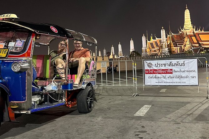Bangkok Night Tour: Food, Temple & Tuk Tuk - Dinner at Khrua Khun Kung: The Meal Portion That Changes the Whole Tour
