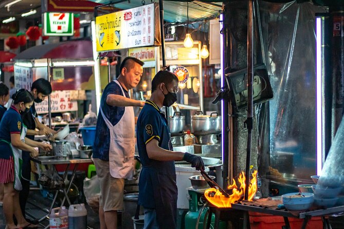 Bangkok Night Tour: Wat Arun, Wat Pho, Chinatown & Tuk Tuk Ride - Guide quality: where $39 turns into real value