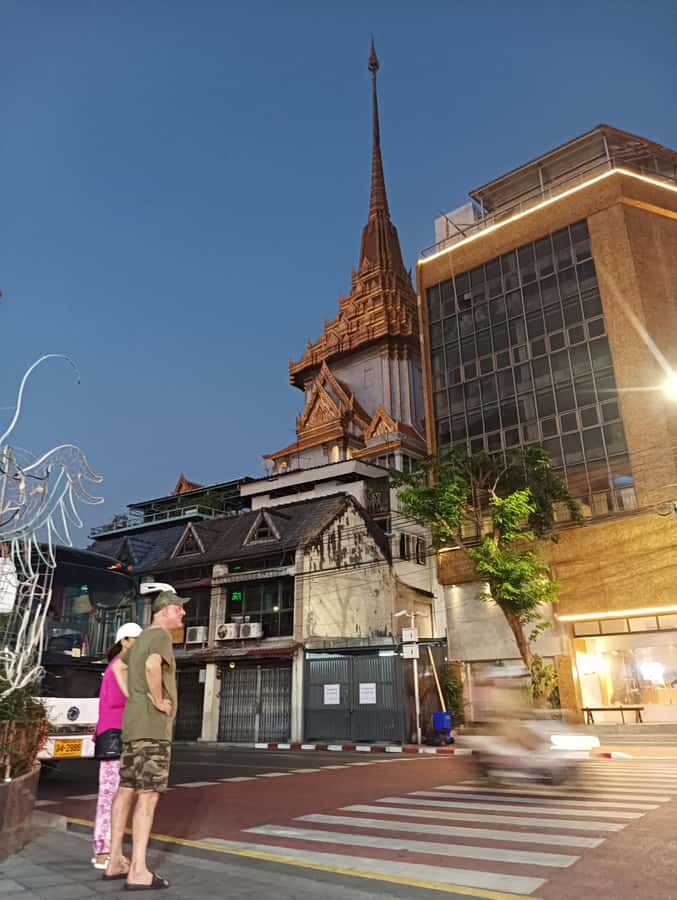 Bangkok Night Tuk Tuk: Private Tour of Markets & Landmarks - Grand Palace and Wat Arun: Illuminated Exteriors Done Right