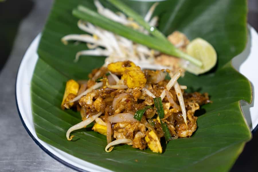 Bangkok Street Food and Night Lights by Tuk Tuk - The route starts at MRT Hua Lamphong (Exit 4) and gets you into the old quarter fast