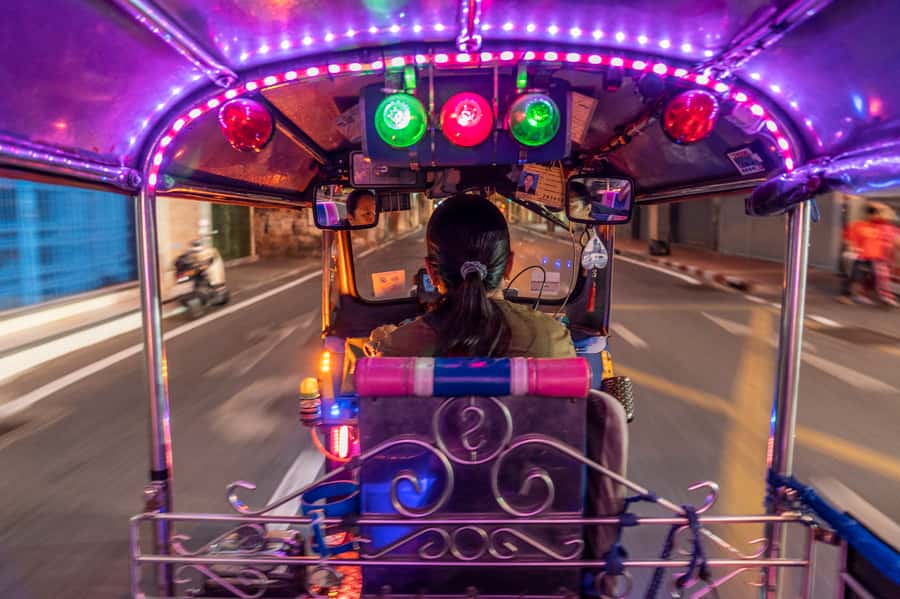 Bangkok Street Food and Night Lights by Tuk Tuk - Tuk-tuk sprint to Chinatown, then Giant Swing lights for photos