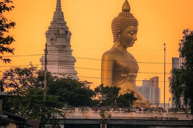 Bangkok : Sunset Food tour by Tuk Tuk boat with big Buddha view - Phra Sumen Fort to the river: boat photos and temple stories