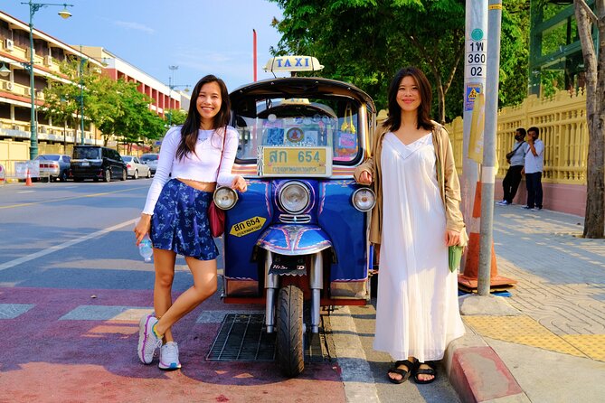 Bangkok Thrilling Tuk Tuk Tour (Private & All-Inclusive) - Wat Pho After Dark: The Reclining Buddha, Lights, and Included Entry