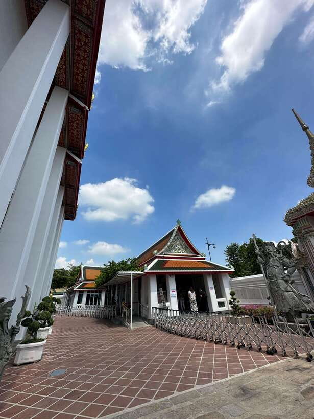Bangkok: Tuk Tuk Day Pass App & Boat Chao Phraya River - Old Town route: Grand Palace, Wat Pho, and the Wat Arun river connection