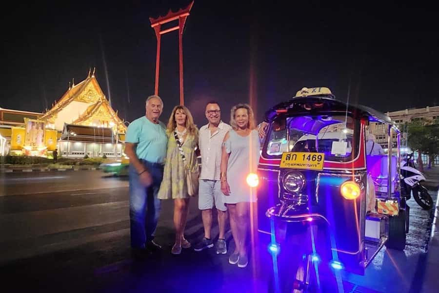 Bangkok Tuk Tuk Night Tour with Chinatown visit - Flower market and local routine: Bangkok outside the postcard