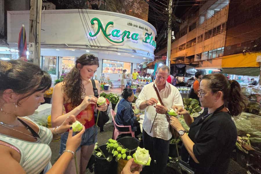 Bangkok Tuk Tuk Night Tour with Chinatown visit - Wat Ratchanadda: the temple stop on Ratchadamnoen road