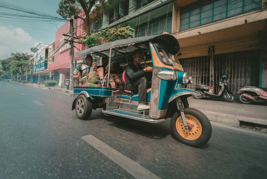 Bangkok: Tuk Tuk Tour - Pickup, tuk-tuk comfort, and the driving reality