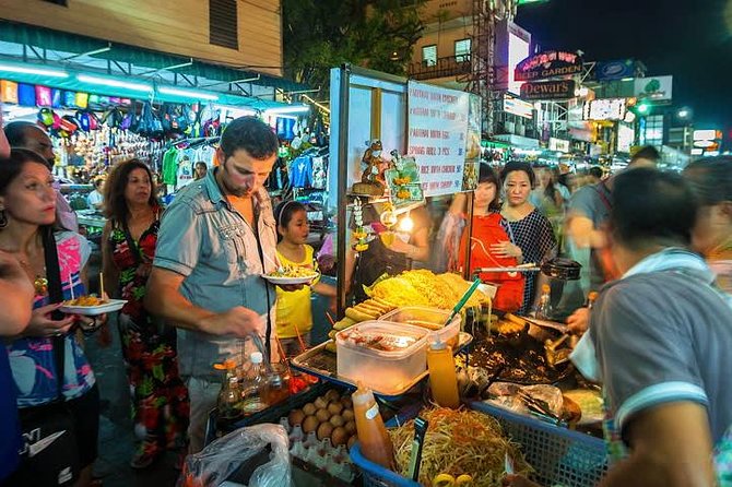Bangkok Tuk Tuk Tour - Hotel-pickup & Dinner - Stop 1: Kuan Yim Shrine (Thian Fa Foundation) for a calm start