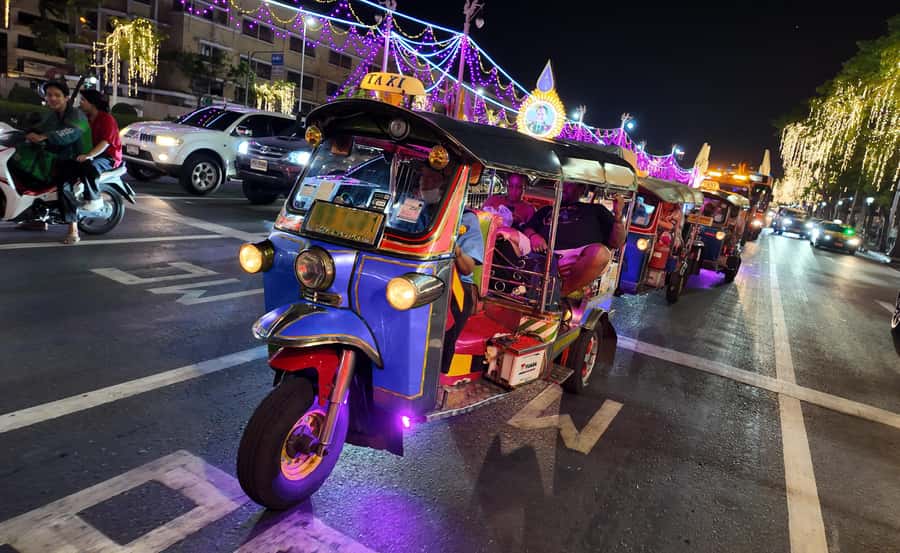 Bangkok: TUK TUK Tour Night Life Private with Hotel Pick Up - Khao San Road walking time: street food, loud bars, and choosing your comfort level