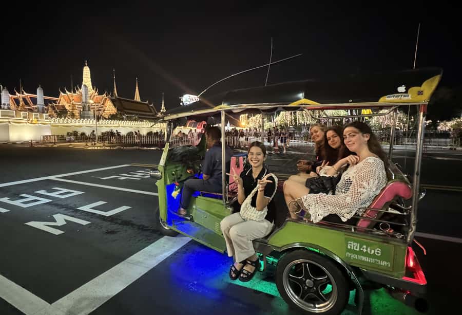 Bangkok: TUK TUK Tour Night Life Private with Hotel Pick Up - Price and logistics: what the $112 covers and what you must handle