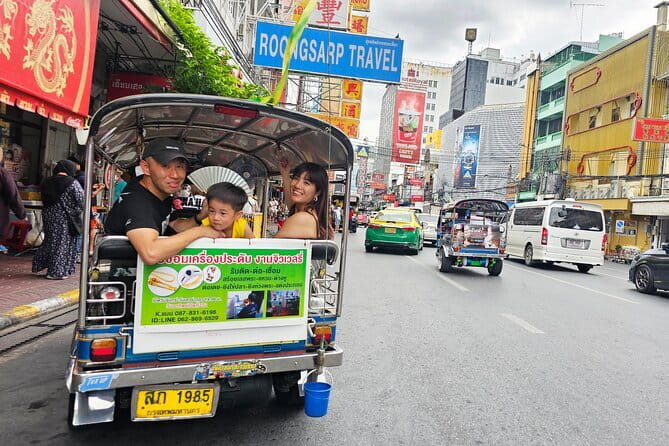 Bangkok TUK TUK Twilight Cultures Market and Food Taste - Meeting at Chilling Cafe and getting set for 3 hours on the move