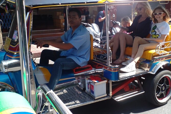 Bangkok Tuk Tuk Walk & Temple Tour With Wat Pho, Arun & Traimit - Wat Traimit and the Golden Buddha: a wow moment you can’t fake