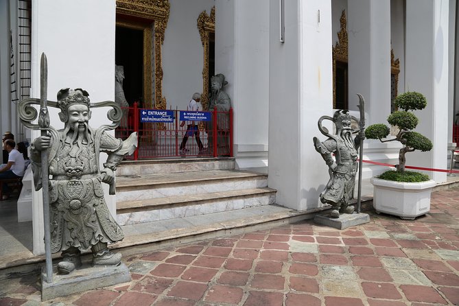Bangkok Tuk Tuk Walk & Temple Tour With Wat Pho, Arun & Traimit - Yaowarat Road Chinatown walk: culture through streets, not only temples