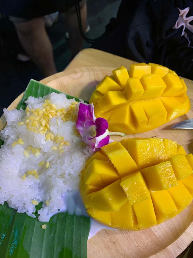 Bangkok: Vegetarian Food Tour with Tuk Tuk Ride - Vegetarian Street Food in Chinatown: Where the tour earns its keep