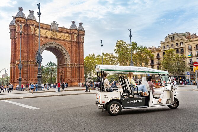 Barcelona Expert Tour with Local Guide in Eco Tuk Tuk Private - Ciutadella Park and Arc de Triomf: A Clean Ending Point for Walking