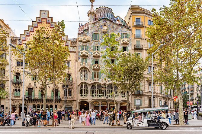 Barcelona Expert Tour with Local Guide in Eco Tuk Tuk Private - Starting at Carrer de Casp 13: Meet Point and What the Ride Feels Like