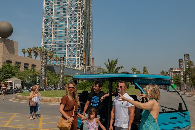Barcelona Panoramic Private Tuk Tuk Tour - Plaça de Catalunya to Plaça España style viewpoints: where the city turns