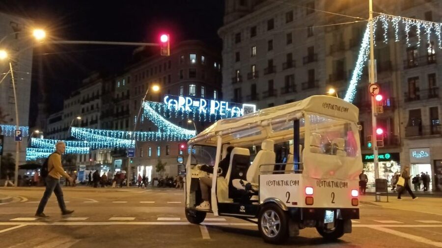 Barcelona: Private Christmas Lights Tour by Eco Tuk Tuk - Key highlights you will actually care about
