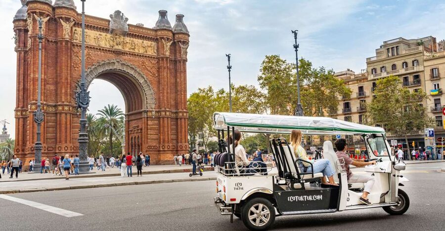 Barcelona: Private City Tour by Eco Tuk Tuk - The Gaudí Stretch: Arc de Triomf to Sagrada Família and the Big Exteriors