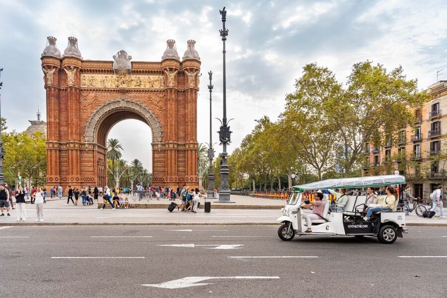 Barcelona: Private City Tour by Eco Tuk Tuk - Getting There at Carrer de Casp 13 (And What to Bring)
