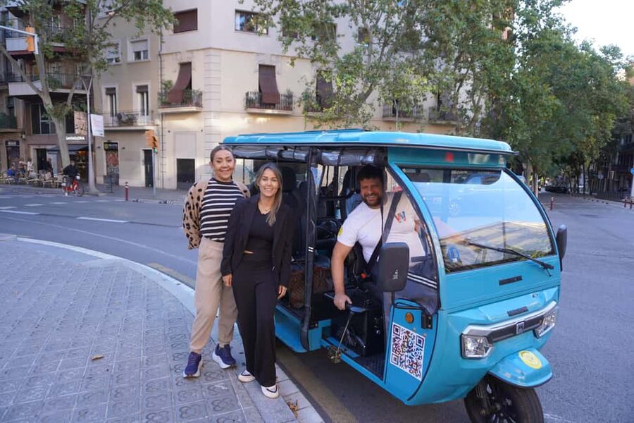 Barcelona: Tour by electric tuk tuk - Riding the route: what you’ll actually see along the way