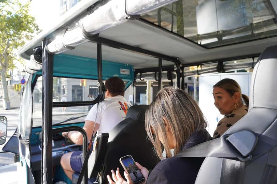 Barcelona: Tour by electric tuk tuk - City breaks you’ll appreciate: Rambla de Catalunya and the in-between moments