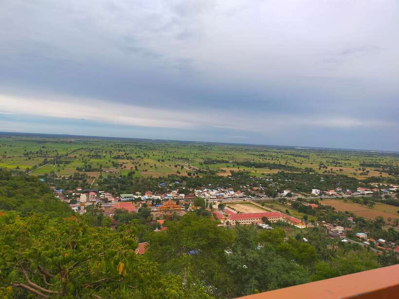 Battambang: Tuk-Tuk, Bamboo Train, Killing/Bat Caves, Sunset - Lunch in a village: where the day slows down