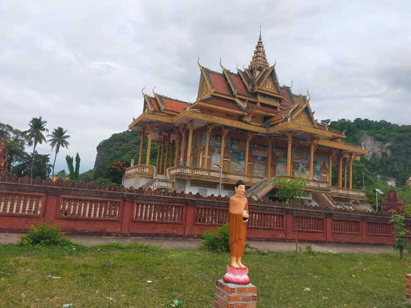 Battambang: Tuk-Tuk, Bamboo Train, Killing/Bat Caves, Sunset - Bat Cave at sunset: the exit you’ll remember