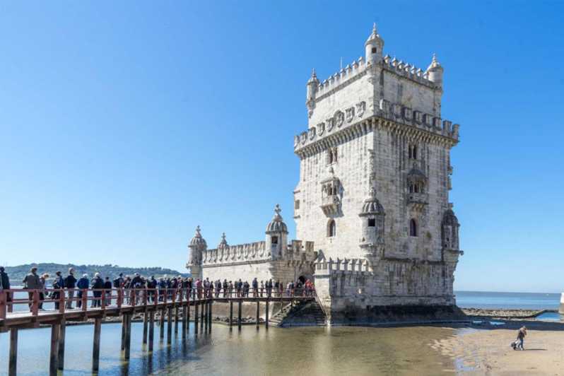Belem: 4-HOUR Guided Tuk Tuk Tour in Historic BELEM - Pink Street and the street art circuit