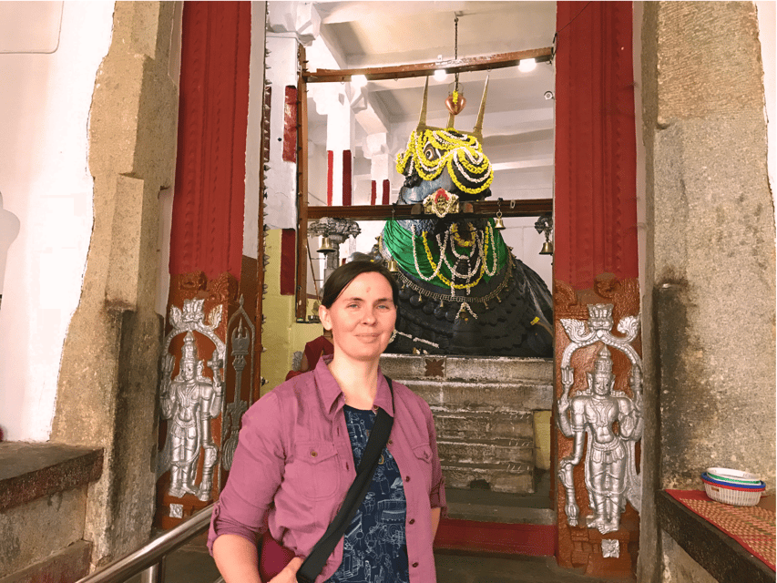 Best of Bangalore in a Tuk Tuk - Private Tour for 3 Hours - KR Market: the flower market moment you’ll remember