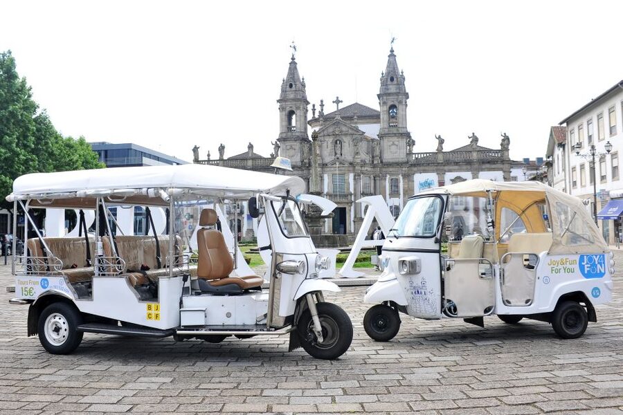 Braga: Tuk Tuk City Tour - Secret corners: narrow streets, calm plazas, and the city’s visual mix