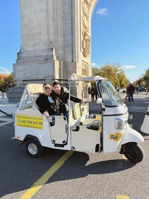 Bucharest: Best of Bucharest Private Tuk-Tuk Tour - Triumphal Arch and Calea Victoriei: classic photo angles