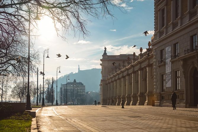 Budapest Romantic Private Tuk Tuk Tour - Gellért Hill: Liberty Statue and Citadella viewpoint time