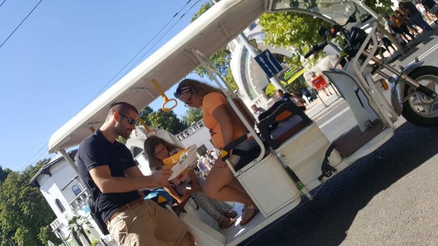 Budapest: Sightseeing Tour by Electric Tuktuk - Photo time, comfort, and why the guide changes the whole experience