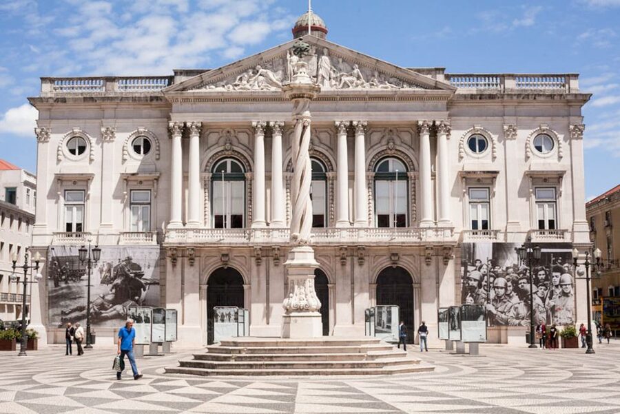 Burguês: Lisbon City Center Private Tuk Tuk Tour - Rossio Square: your orientation point