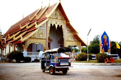 Chiang Mai City Tuk Tuk Tour - Half Day - The route and timing: Wat Chedi Luang, a founder shrine, Wat Phra Singh