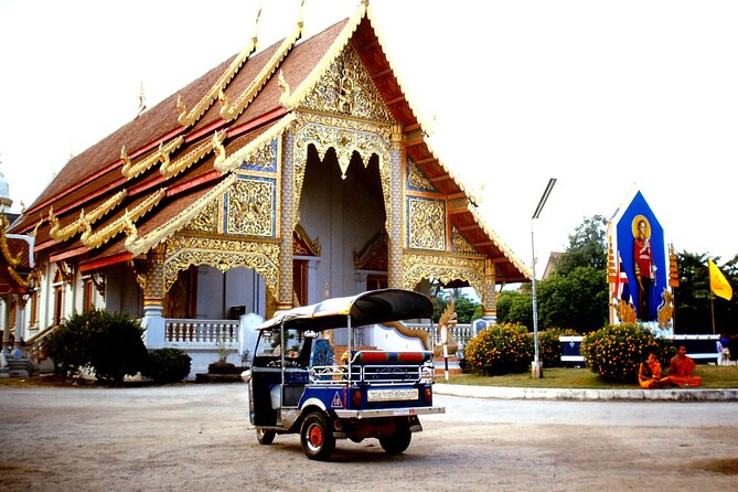 Chiang Mai City Tuk Tuk Tour - Half Day - The route and timing: Wat Chedi Luang, a founder shrine, Wat Phra Singh