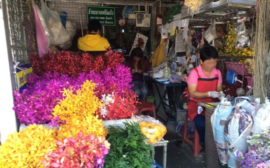 Chiang Mai: Half-Day Private City Tour by Tuk Tuk - Wat Chedi Luang: A Temple Stop That Feels Like a Main Event