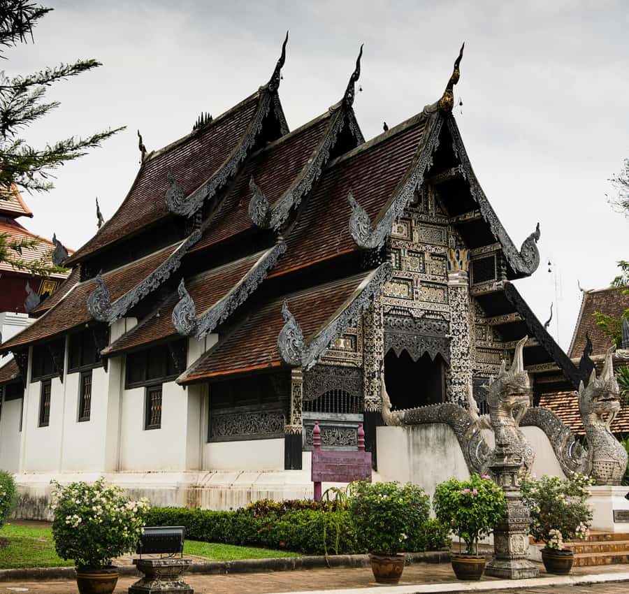Chiang Mai Light: Tuk Tuk Night Tour with Temples & Markets - Night vs. Day in Chiang Mai: Why This Tour Works