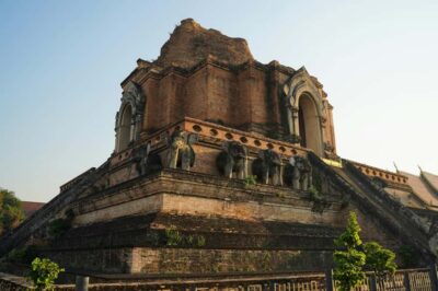 Chiang Mai Light: Tuk Tuk Night Tour with Temples & Markets - Meet at Duangtawan: The Logistics That Affect Your Start