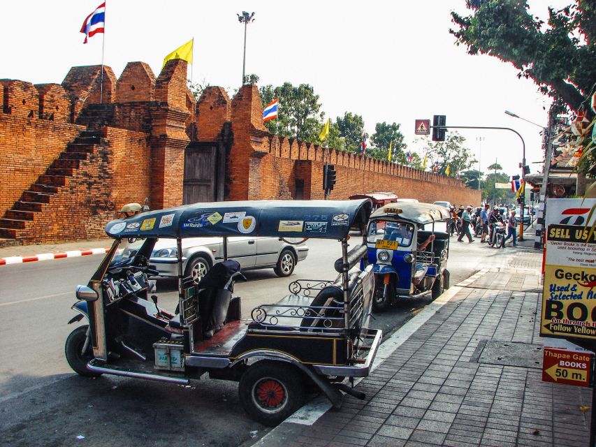 Chiang Mai: Private Tuk Tuk Tour of City Temples With Pickup - Why this tuk tuk route is smart for Chiang Mai Old City