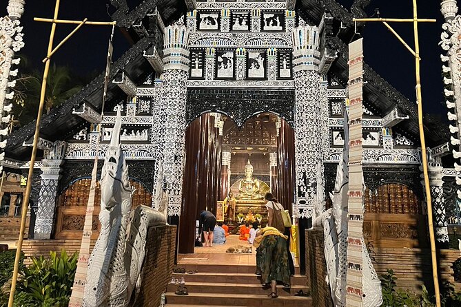 Chiang Mai Temples and Market Tuk-Tuk Evening Night Tour - Wat Phra Singh at night: the lion Buddha stop