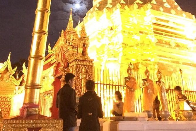 Chiang Mai Temples and Market Tuk Tuk Night Tour - Wat Phra Singh after sunset: Lion Buddha vibes and what to bring